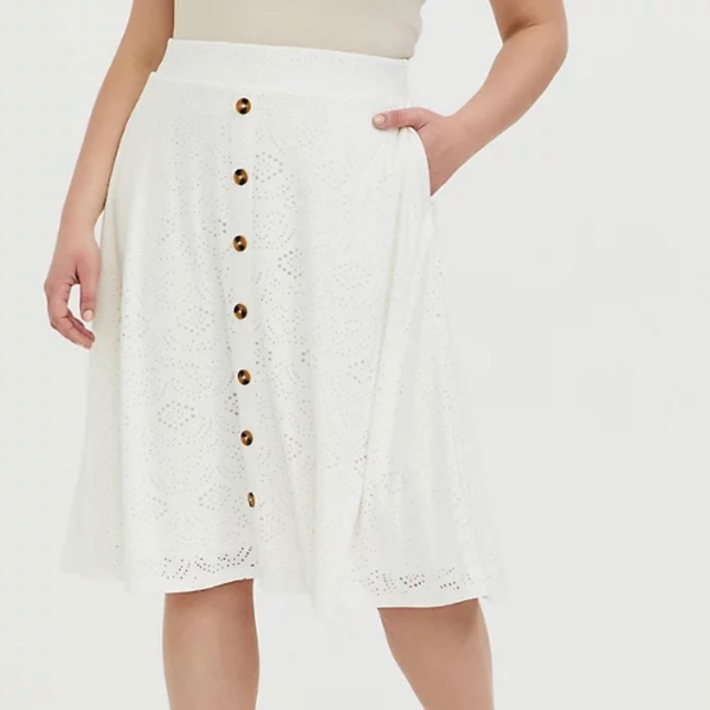NWT. Torrid White Eyelet Button Midi Skirt